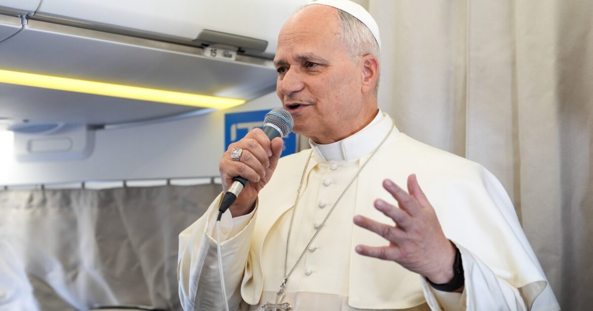 Holding inflight news conference, pope talks about peace in Gaza, Ukraine